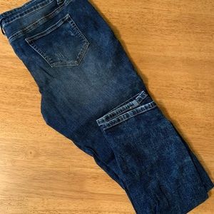 Maurice’s skinny jeggings XL Distressed with no holes!